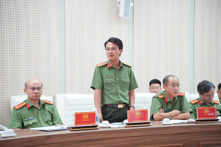Các đại biểu trình bày ý kiến.
