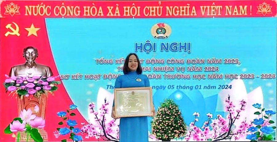 Trong quá trình công tác, những nỗ lực của cô đã được các cấp ghi nhận bằng nhiều phần thưởng đáng quý.