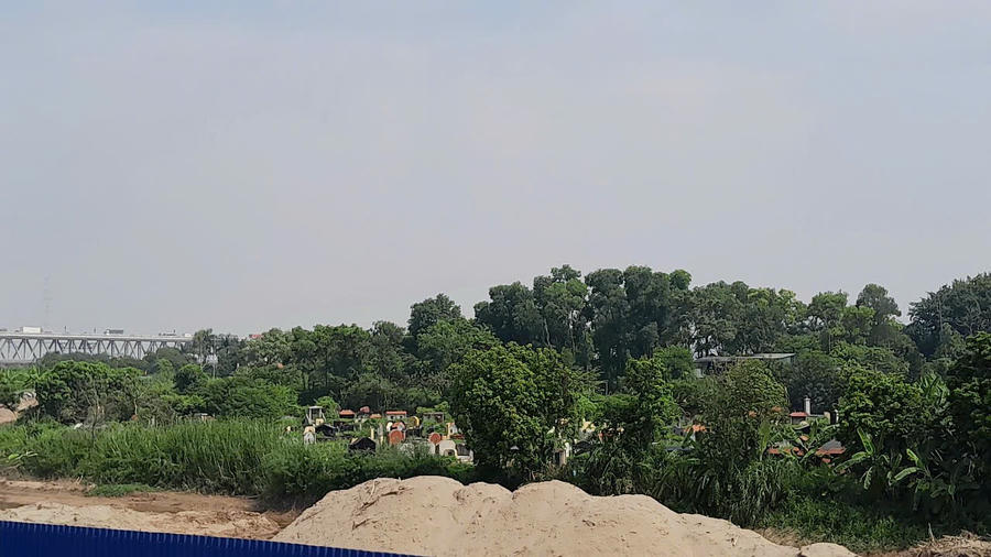 Khu ngĩa trang Liên Ngạc vẫn chưa được di dời.