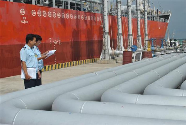 Đề xuất mới về thủ tục hải quan; kiểm tra, giám sát hải quan đối với hoạt động xuất khẩu, nhập khẩu xăng dầu, nguyên liệu pha chể xăng dầu, dầu thô xuất khẩu, nhập khẩu