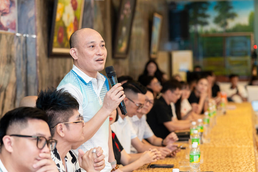Nhà báo Quốc Cường, Trưởng ban Pháp luật Bạn đọc (Báo Pháp Luật Việt Nam) phát biểu tại buổi lễ.
