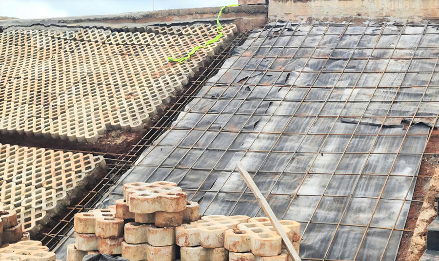 Taluy dương tại Quảng trường 400 tỉ đồng bị sạt trượt.