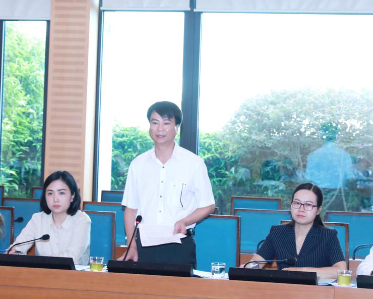 Bí thư Đảng ủy, Chủ tịch HĐND phường Kiến Hưng Nguyễn Tiến Quyết báo cáo tại buổi làm việc