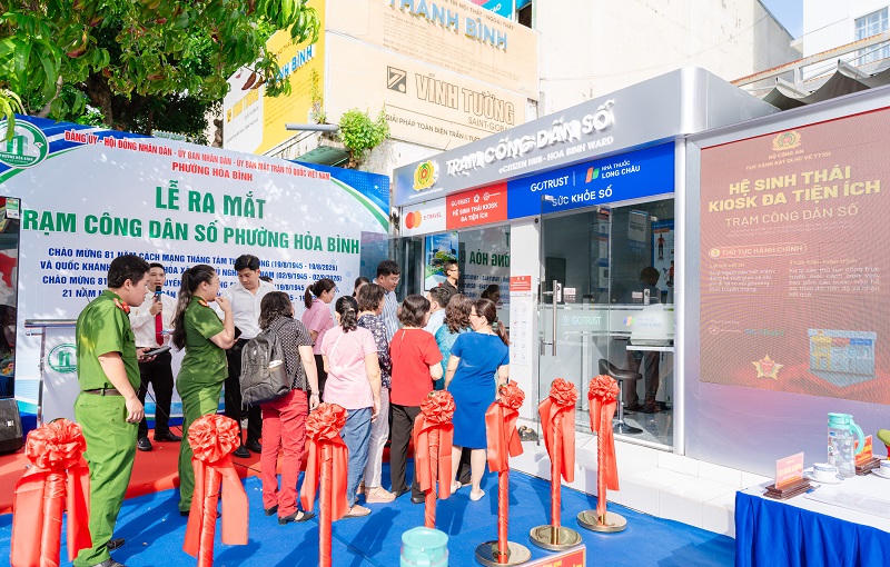 Trạm Công dân số đánh dấu bước chuyển đổi phương thức phục vụ người dân dựa trên dữ liệu, từ đơn lẻ sang tích hợp, từ thủ công sang trải nghiệm số liên thông. Ảnh: Hoàng Khánh