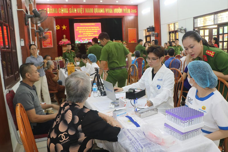 Từ ngày 27/6 đến ngày 4/7, toàn thành phố Hải Phòng đã thu nhận hơn 20.000 mẫu sinh phẩm của thân nhân các liệt sĩ chưa xác định danh tính.  (Ảnh: CAHP)