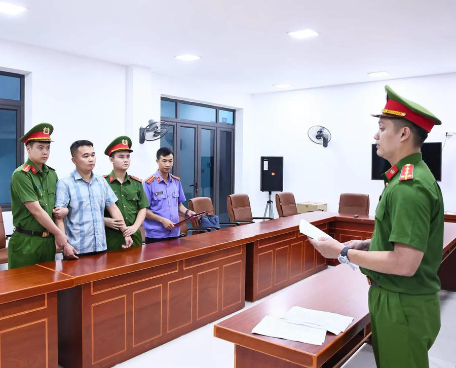Bị can Nguyễn Hà Duy, giáo viên toán tại Trường THPT chuyên Tuyên Quang bị khởi tố trước đó. (Ảnh: CA tuyên Quang).