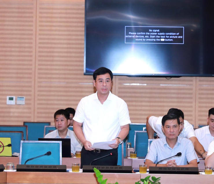 Bí thư Đảng ủy, Chủ tịch HĐND phường Yên Sở Nguyễn Minh Tâm báo cáo tại buổi làm việc