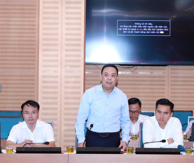 Bí thư Đảng ủy, Chủ tịch HĐND phường Thanh Liệt Nguyễn Minh Tuân báo cáo tại buổi làm việc
