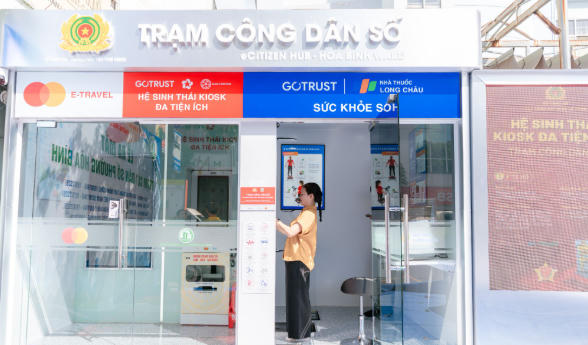 Long Châu, GoTrust tiên phong đồng hành Công an Thành phố Hồ Chí Minh phát triển các tiện ích y tế số phục vụ người dân ngay tại nơi sinh sống. Ảnh: Hoàng Khánh