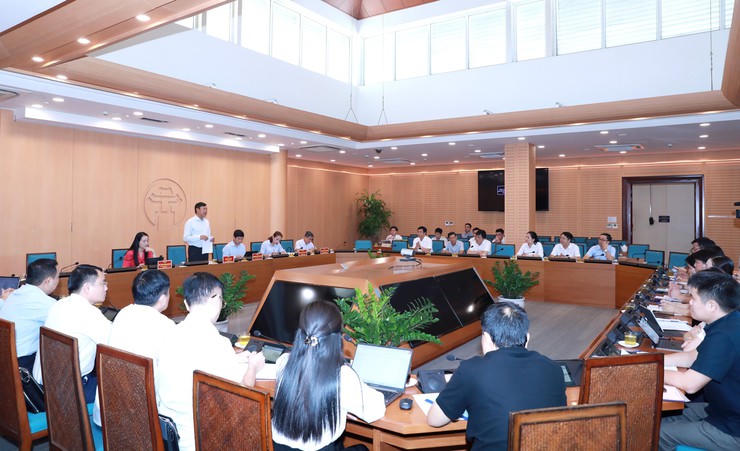 Quang cảnh buổi làm việc