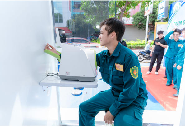 Hệ sinh thái tiện ích phục vụ người dân, từ hỗ trợ làm thủ tục hành chính công, tiện ích dân sinh đến chăm sóc sức khoẻ thông minh. Ảnh: Hoàng Khánh