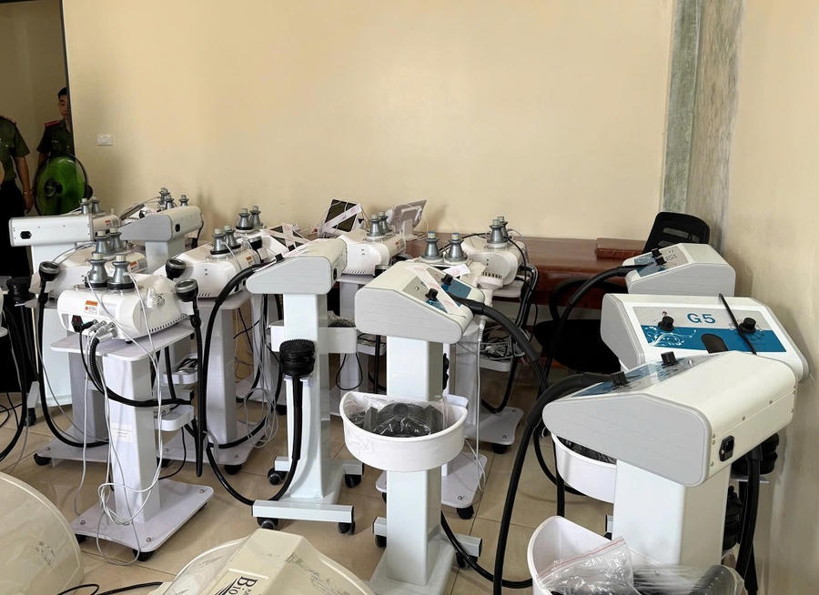 Nhiều phương tiện, máy móc bị thu giữ - Ảnh Công an Nghệ An.