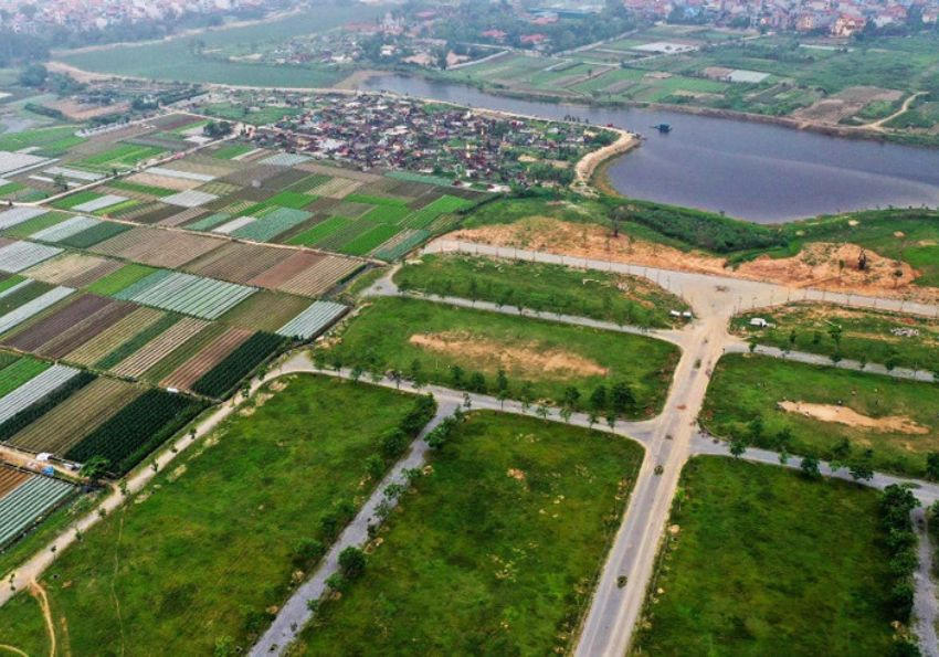 UBND Thành phố Hà Nội đã ban hành Kế hoạch số 319/KH-UBND triển khai thực hiện Nghị quyết số 44/NQ-HĐND ngày 15/7/2026 của HĐND thành phố về hỗ trợ chuyển đổi nghề nghiệp và tạo việc làm bằng hình thức giao đất dịch vụ, đất ở. (Ảnh: IT).