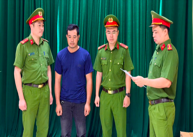 Cơ quan điều tra thi hành Quyết định khởi tố vụ án hình sự và khởi tố bị can đối với Phùng Văn Tuấn - Giám đốc Công ty TNHH Tuấn Linh 89.