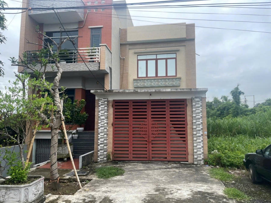Ngôi nhà 2 tầng tại xã Đông Quan, nơi các đối tượng dùng để quản lý nạn nhân.