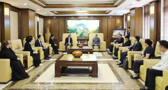 Quang cảnh buổi làm việc.