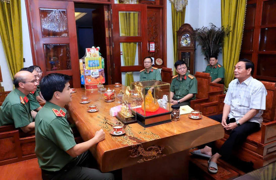 Thiếu tướng Nguyễn Đức Hải đã báo cáo khái quát với Đại tướng Lê Hồng Anh về những kết quả nổi bật của lực lượng Công an thành phố Đồng Nai.