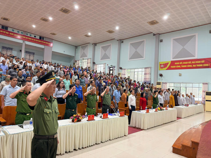Toàn cảnh ngày hội toàn dân.