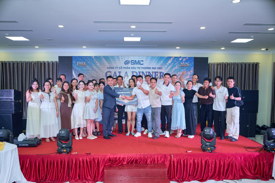 Ban lãnh đạo Công ty giao lưu, gắn kết cùng đội ngũ cán bộ, công nhân viên công ty.