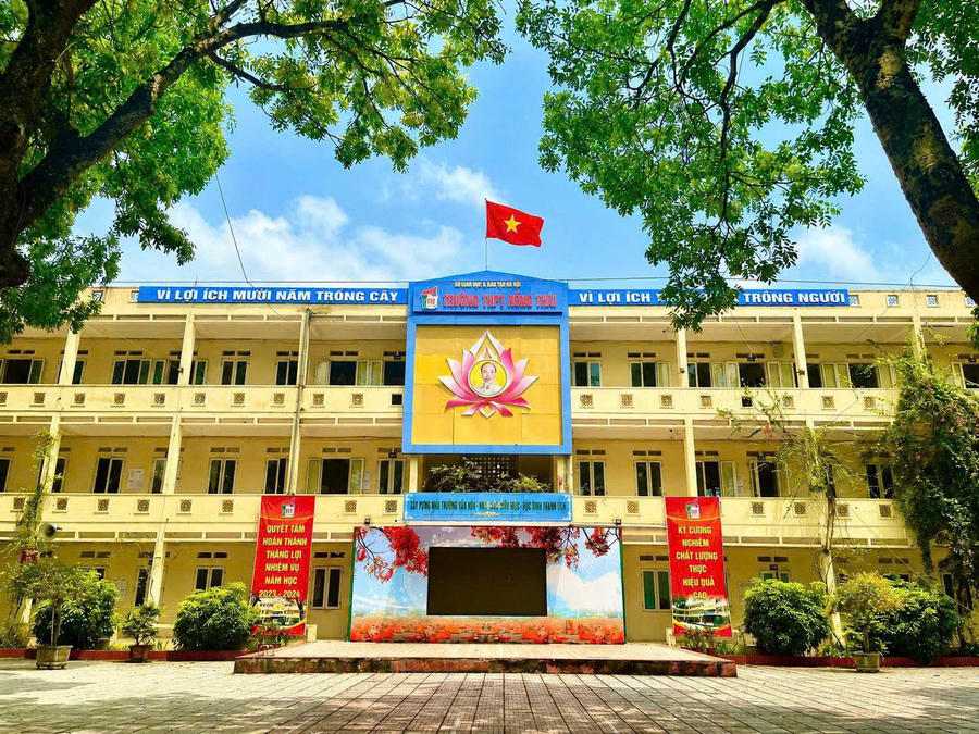 Trải qua 30 năm hình thành và phát triển, đến nay cơ sở vật chất trường THPT Hồng Thái ngày càng khang trang, hiện đại.