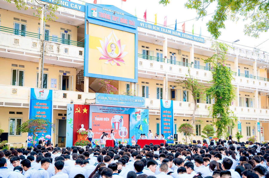 Trải qua 30 năm hình thành và phát triển, đến nay cơ sở vật chất trường THPT Hồng Thái ngày càng khang trang, hiện đại.