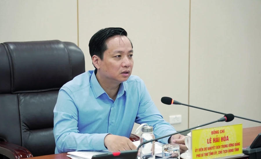 Bí thư Đảng ủy, Chủ tịch UBND tỉnh Lê Hải Hòa kết luận hội nghị.
(Ảnh: BCB).