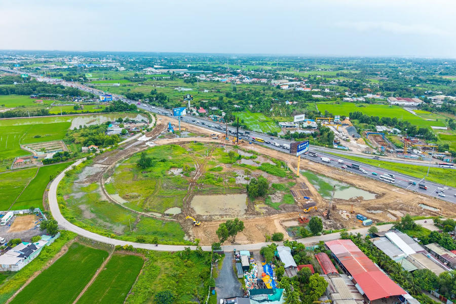 Công trường dự án mở rộng cao tốc TPHCM - Trung Lương - Mỹ Thuận (đoạn nút giao Chợ Đệm, TPHCM). Ảnh Tuổi trẻ Công trường dự án mở rộng cao tốc TPHCM - Trung Lương - Mỹ Thuận (đoạn nút giao Chợ Đệm, TPHCM). Ảnh Tuổi trẻ