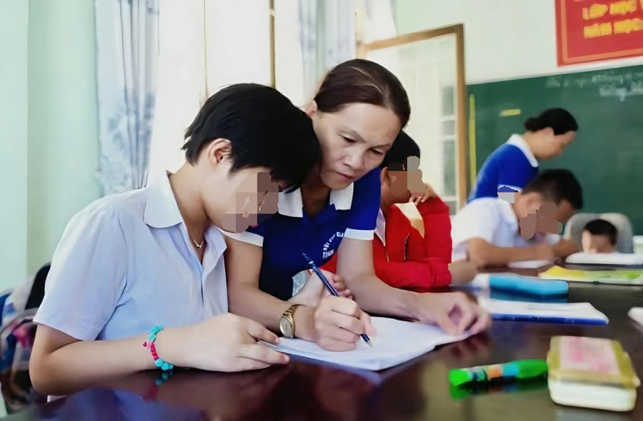 Kịp thời hỗ trợ cho các giáo viên giảng dạy học sinh khuyết tật.