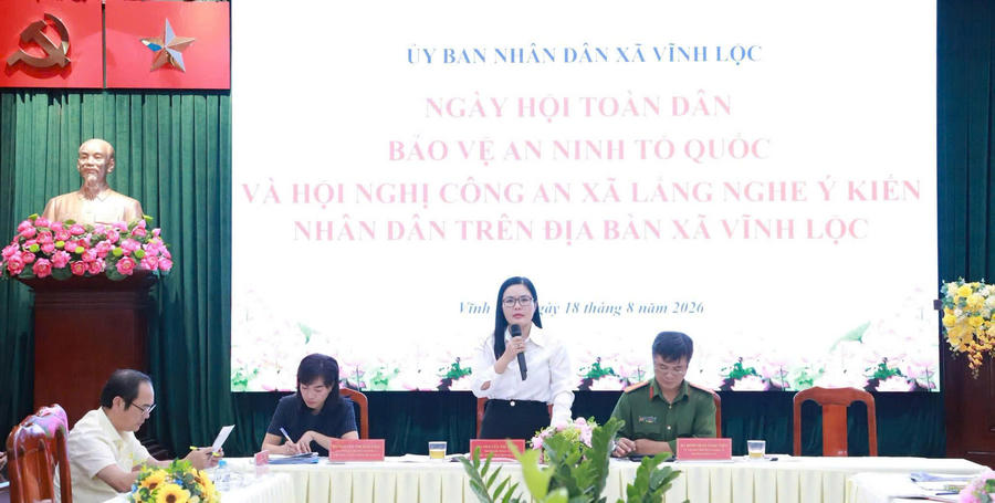 Bà Nguyễn Thị Thảo, Phó Bí thư Đảng ủy, Chủ tịch UBND xã Vĩnh Lộc phát biểu tại ngày hội.