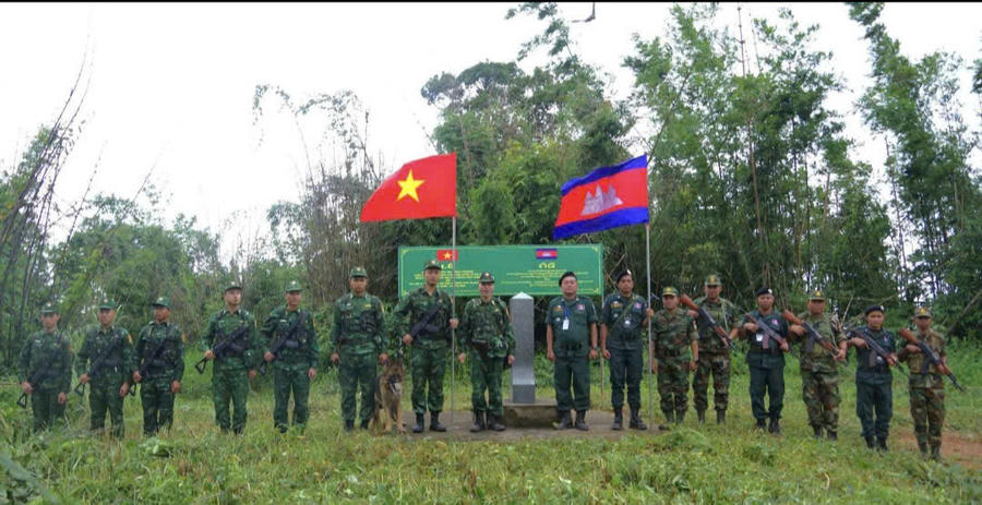 Tuần tra chung, kiểm tra đường biên, cột mốc, là dịp để lực lượng hai bên trực tiếp trao đổi tình hình, chia sẻ thông tin và thống nhất các biện pháp quản lý, bảo vệ tuyến biên giới.