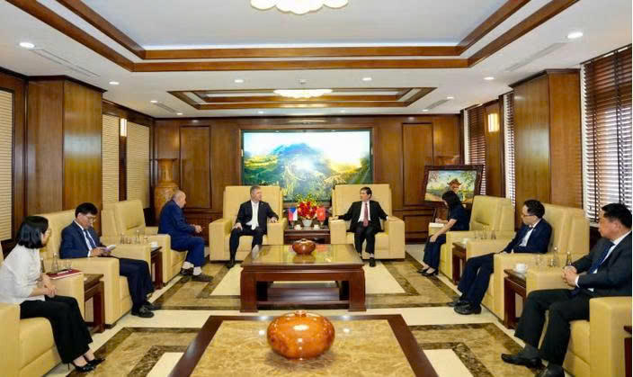 Quang cảnh buổi làm việc.