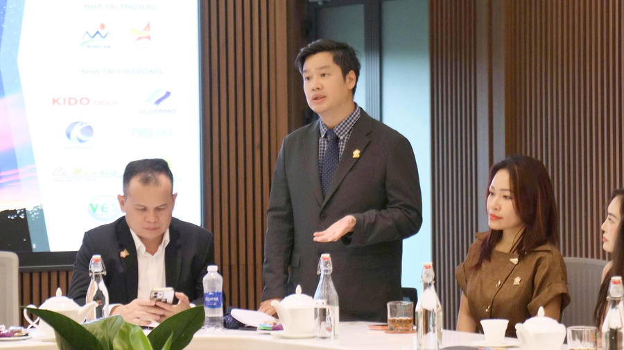 Đại diện các doanh nghiệp trao đổi cơ hội hợp tác, mở rộng thị trường tại chương trình.