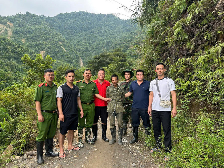 Lực lượng Công an triển khai truy bắt, bắt giữ thành công đối tượng Bùi Văn Nhượng. (Ảnh: Công an tỉnh Lào Cai).