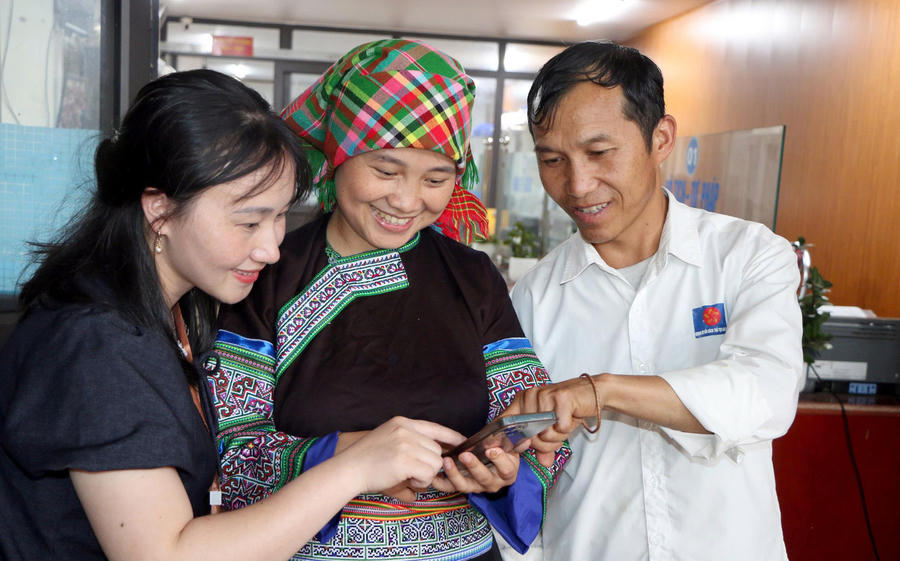 Việc triển khai xây dựng trạm thu phát sóng sẽ góp phần khắc phục lõm sóng, phát triển kinh tế xã hội ở nhiều địa phương. (Ảnh: CTTĐT Lào Cai).