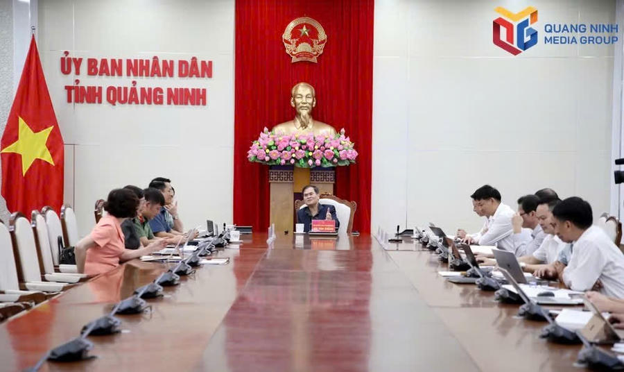 Ông Bùi Văn Khắng, Chủ tịch UBND tỉnh Quảng Ninh chủ trì cuộc họp cho ý kiến về dự án KCN ASP Quảng Ninh.
