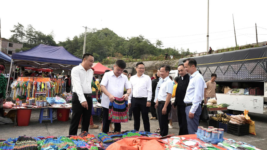 Một góc chợ biên giới Mỏ Phàng.