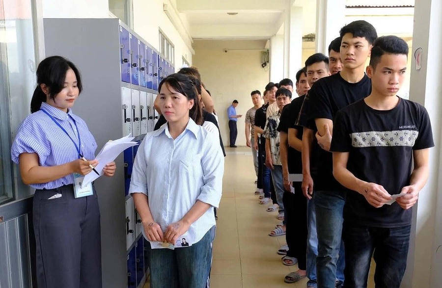 Thí sinh dự thi đánh giá năng lực tiếng Hàn tuyển chọn lao động đi làm việc tại Hàn Quốc theo Chương trình EPS năm 2025. Ảnh: Gia Đoàn