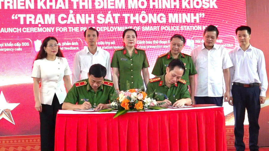 Ký kết biên bản bàn giao giữa Cục Cảnh sát QLHC về TTXH, Bộ Công an và Công an tỉnh Thanh Hóa