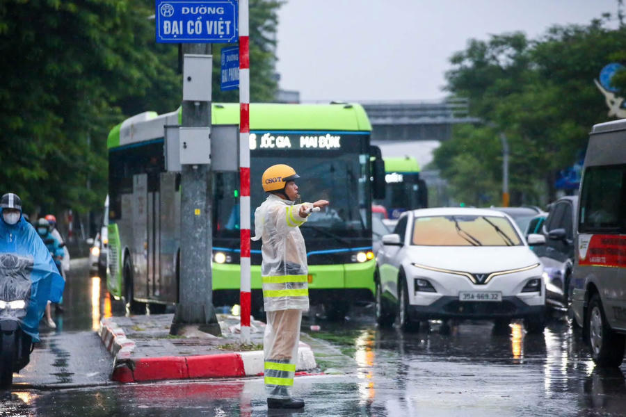 CSGT làm nhiệm vụ tại các nút giao.