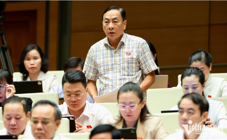 Đại biểu Phạm Văn Hòa đoàn Đồng Tháp phát biểu thảo luận. Ảnh Vietnamnet