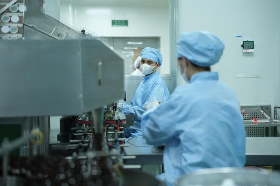 Hoạt động sản xuất tại Dược phẩm Thái Minh. Việc ứng dụng khoa học cần được thể hiện xuyên suốt từ nghiên cứu, kiểm chứng đến sản xuất và quản trị chất lượng.