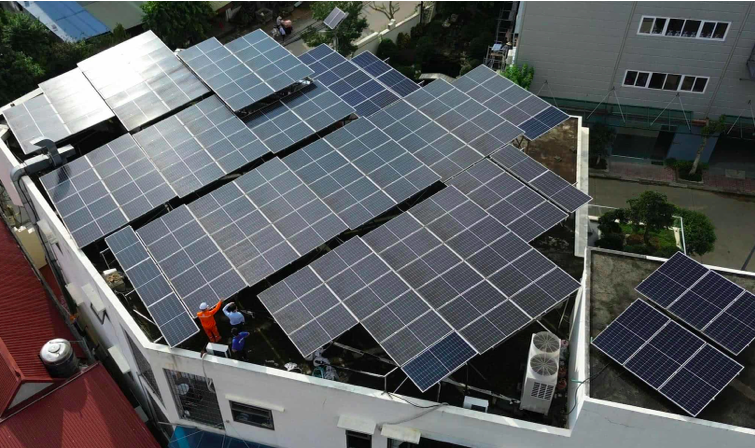 Cả nước hiện có 130.811 hệ thống điện mặt trời mái nhà được lắp đặt và vận hành. Ảnh: EVNNPC
