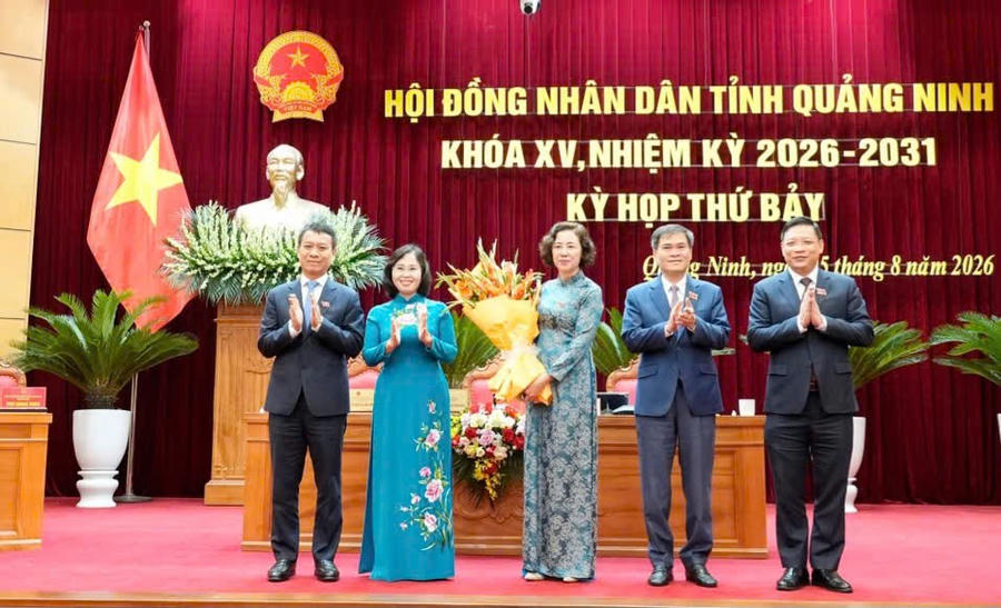Lãnh đạo tỉnh Quảng Ninh chúc mừng bà Vũ Thị Mai Anh được bầu giữ chức Phó Chủ tịch UBND tỉnh nhiệm kỳ 2026-2031. Lãnh đạo tỉnh Quảng Ninh chúc mừng bà Vũ Thị Mai Anh được bầu giữ chức Phó Chủ tịch UBND tỉnh nhiệm kỳ 2026-2031.