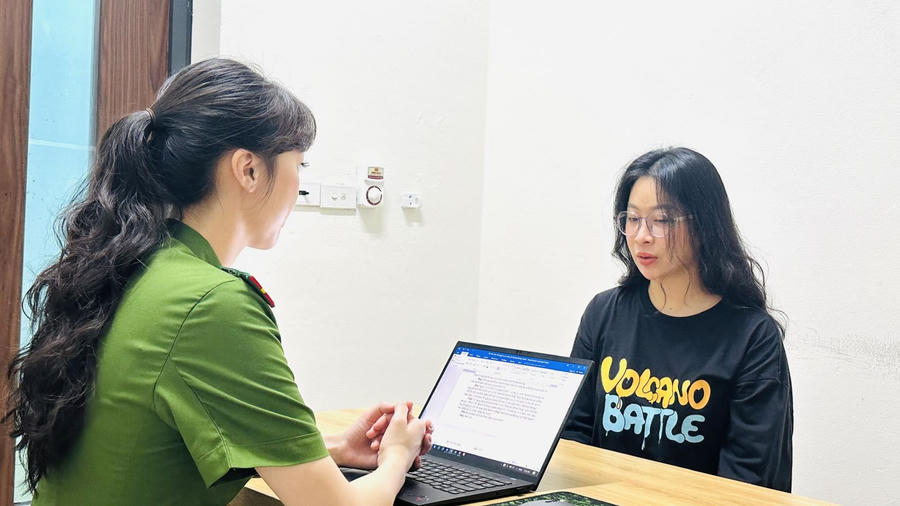 Đối tượng Lê Thị Thanh Hằng tại cơ quan điều tra. Ảnh CA tỉnh Thanh Hoá