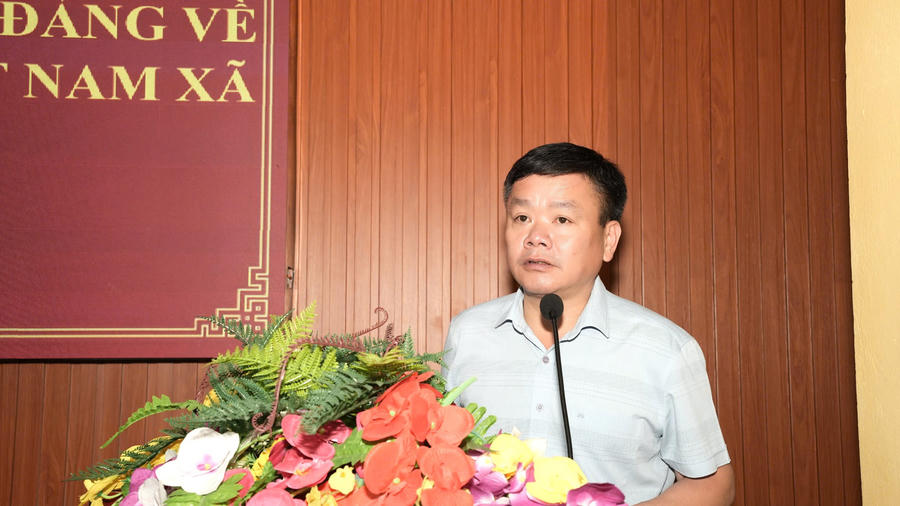 Ông Nguyễn Huy Sắc, Bí thư Đảng ủy, Chủ tịch HĐND xã Sơn Vĩ, phát biểu chỉ đạo tại hội nghị.