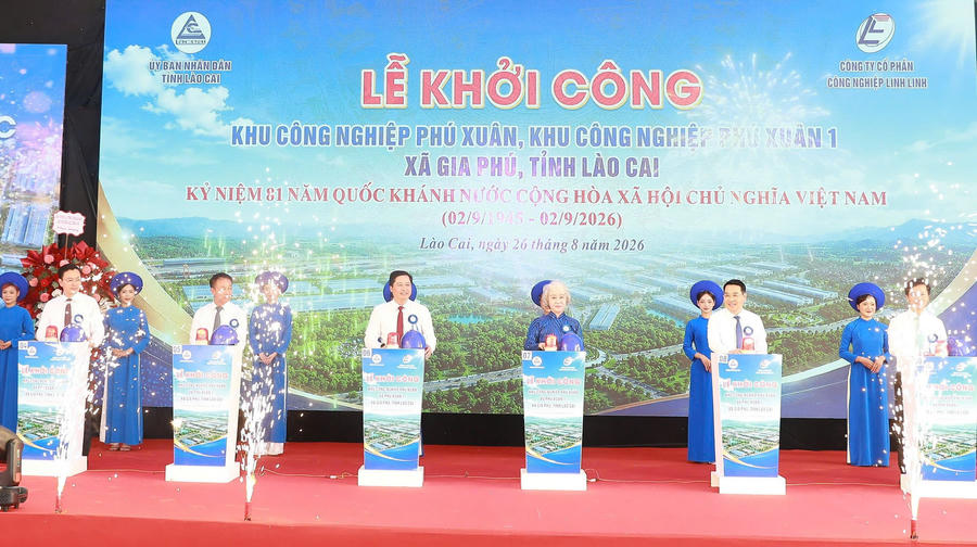 Lãnh đạo tỉnh Lào Cai cùng doanh nghiệp bấm nút khởi công Khu công nghiệp Phú Xuân và Khu công nghiệp Phú Xuân 1.