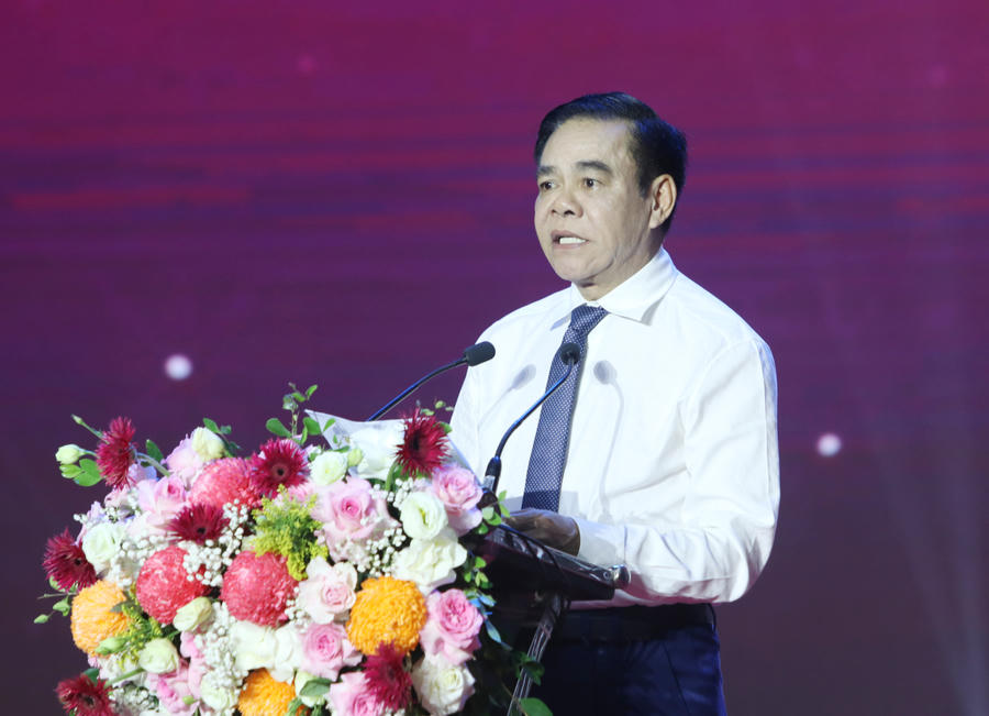 Chủ tịch UBND tỉnh Nghệ An Võ Trọng Hải ghi nhận và đánh giá cao sự đóng góp to lớn của toàn ngành Giáo dục.