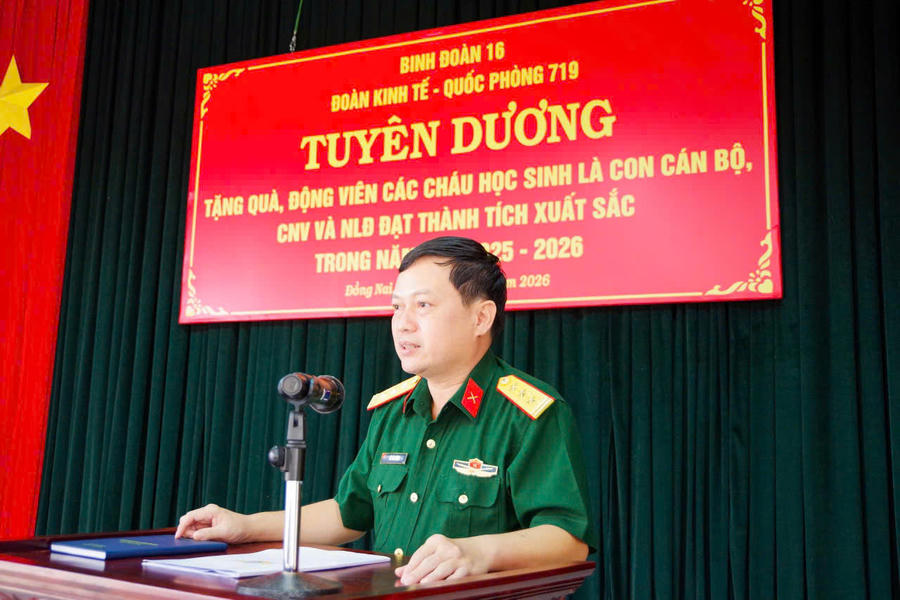 Thượng tá Vũ Văn Lương, Bí thư Đảng ủy, Phó Đoàn trưởng Đoàn Kinh tế - Quốc phòng 719.