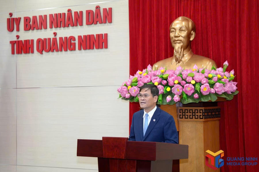 Ông Bùi Văn Khắng, Phó Bí thư Tỉnh ủy, Chủ tịch UBND tỉnh, phát biểu tại hội nghị.Ảnh: Báo Quảng Ninh