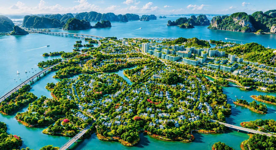 Với hệ thống đô thị, mặt nước và cảnh quan được quy hoạch đồng bộ, mở ra dư địa phát triển mới cho du lịch, dịch vụ và kinh tế biển của TP Quảng Ninh.